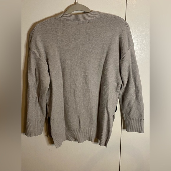 Women’s Tahari Grey Crew Neck Sweater, Large - Picture 2 of 6